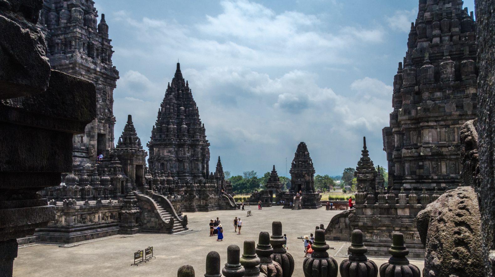 7 awesome things to do in Yogyakarta - Bus stops & Flip-flops