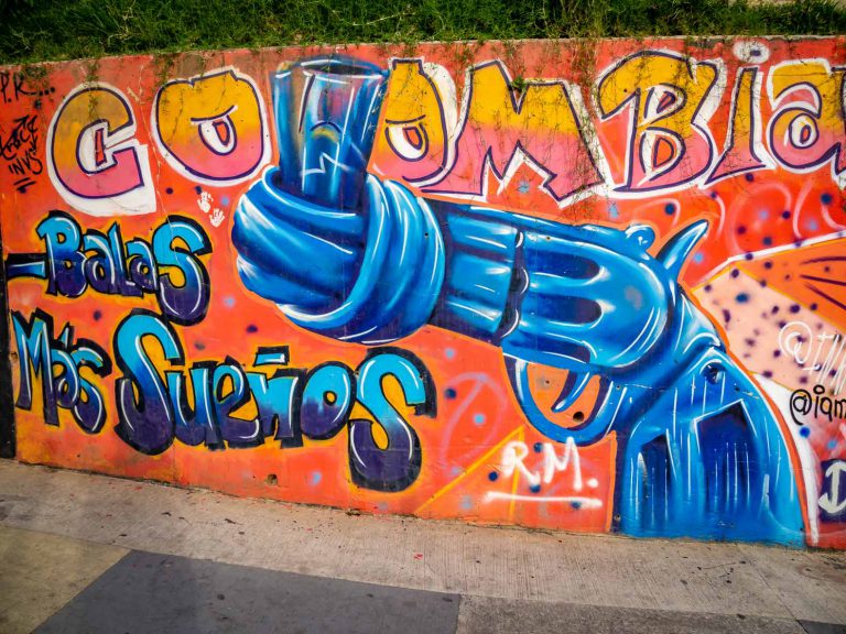 Where to see the best graffiti in Colombia - Bus stops & Flip-flops